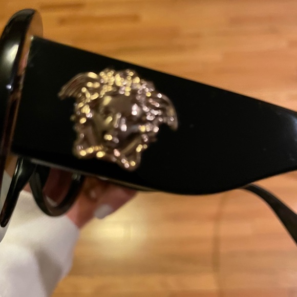 Authentic Versace sunglasses size 54 hardly worn…. - Picture 8 of 13